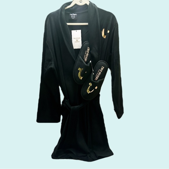 True Religion Black and Gold Women's Robe and Slippers Set size M - Picture 1 of 7